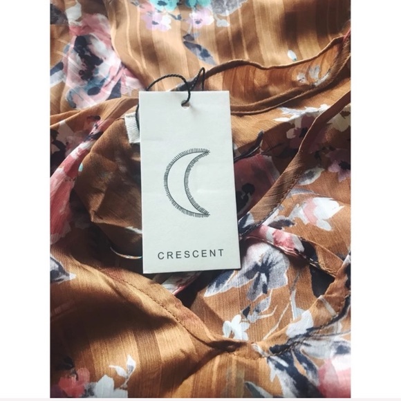 PAPERMOON CRESCENT 🔸Tiered Sleeve Floral Blouse - Picture 4 of 4